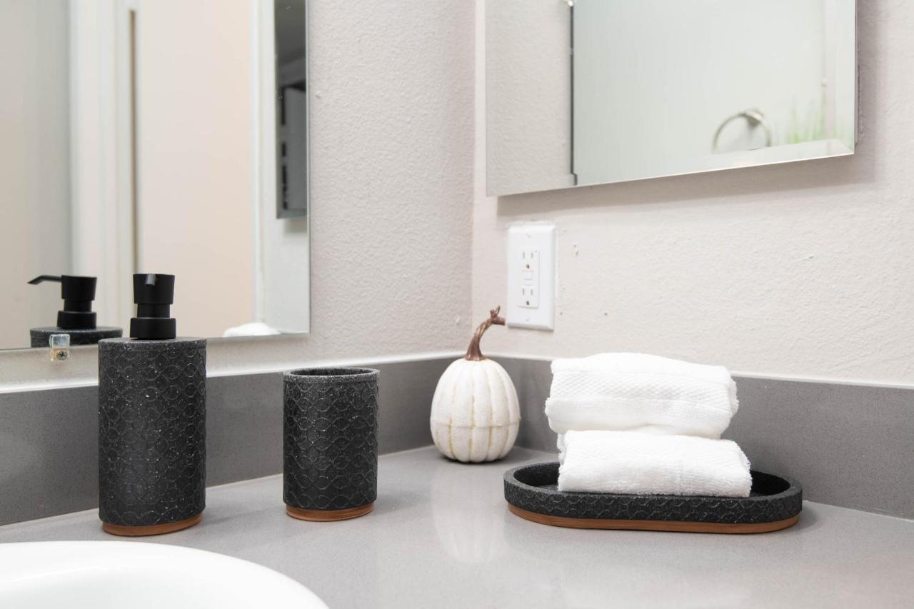 Luxury One Bedroom Apartments Free Parking&Pool Los Angeles Buitenkant foto